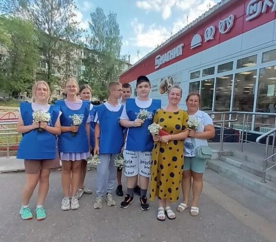 Молодёжный центр поздравил жителей Бологое