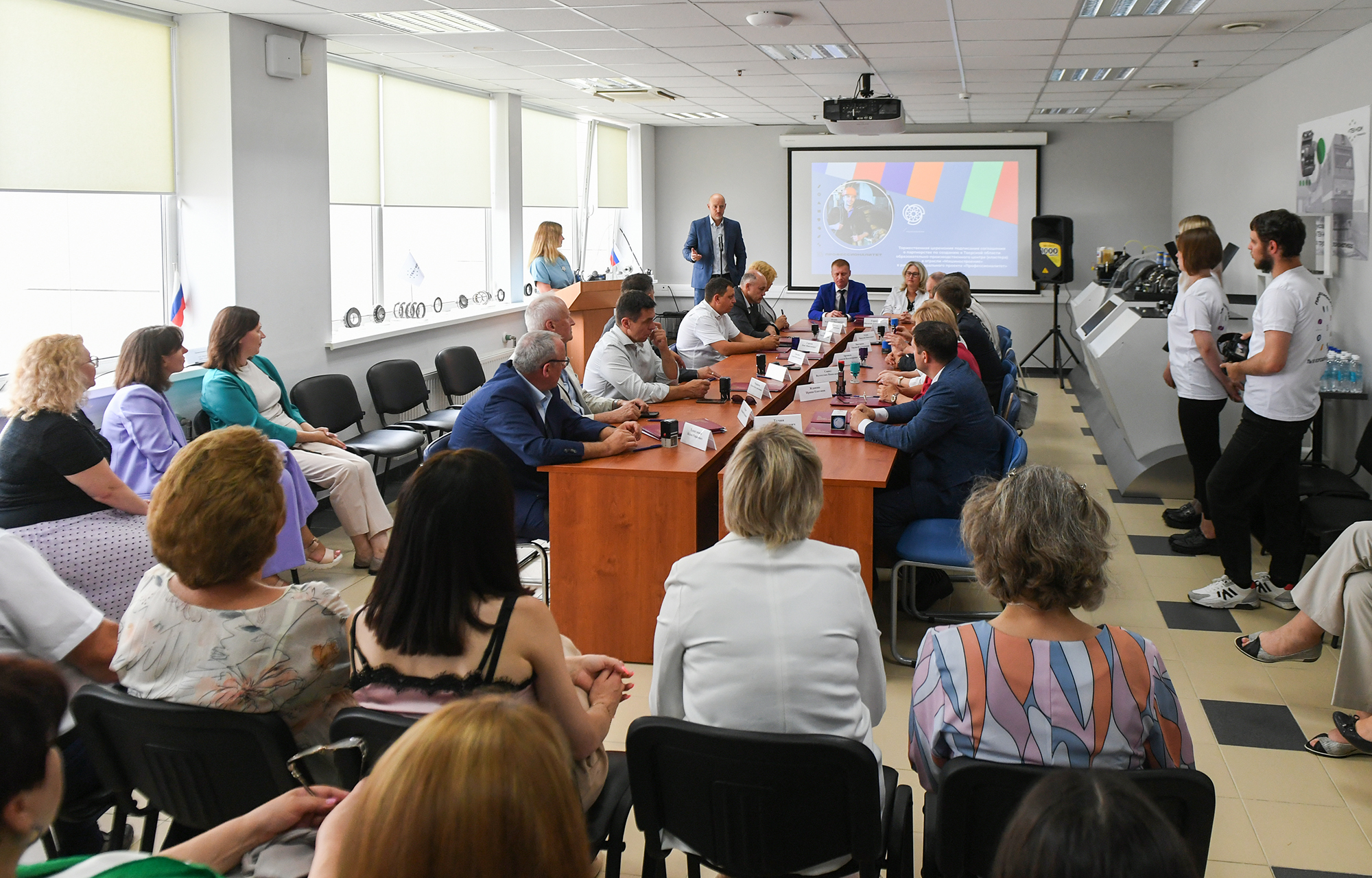 В колледжах Тверской области появятся кластеры по подготовке специалистов по востребованным профессиям В колледжах Тверской области появятся кластеры по подготовке специалистов по востребованным профессиям