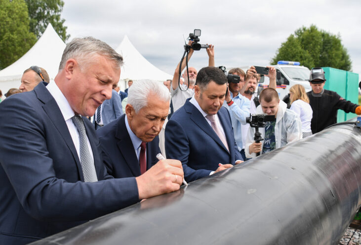 Игорь Руденя поздравил Сергея Густова, удостоенного государственной награды