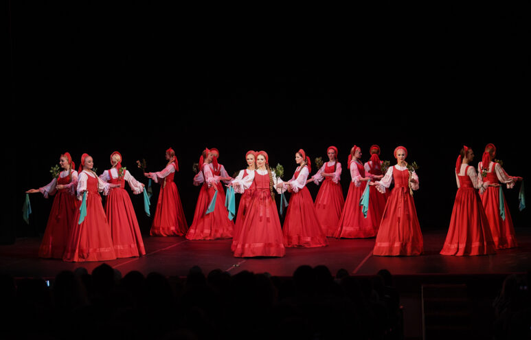 В Твери выступил легендарный хореографический ансамбль «Берёзка» В Твери выступил легендарный хореографический ансамбль «Берёзка»
