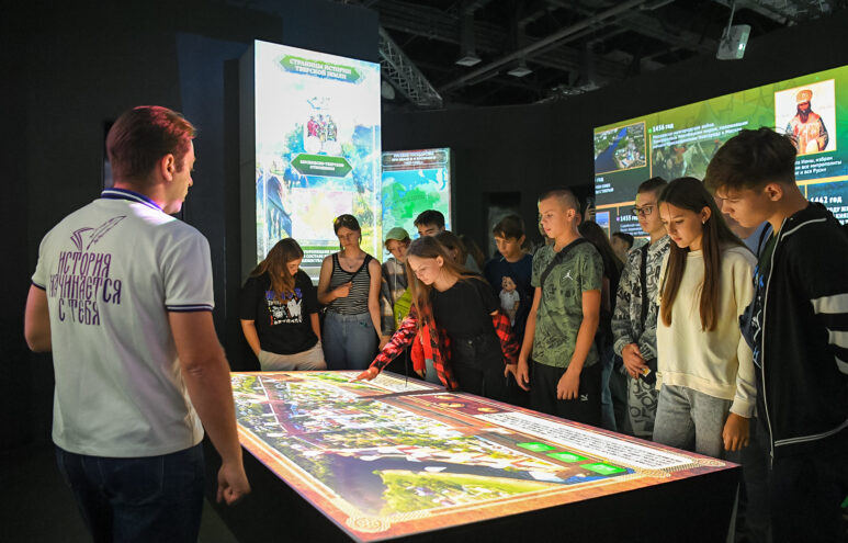 Школьники из Бердянска знакомятся с Тверью