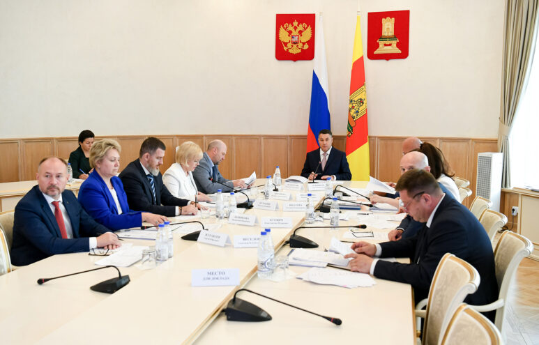 Для четырёх больниц Тверской области приобретут передвижные медицинские комплексы