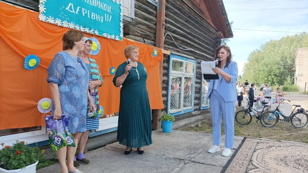 Праздник в Тверской области: День деревни с концертом и салютом Праздник в Тверской области: День деревни с концертом и салютом