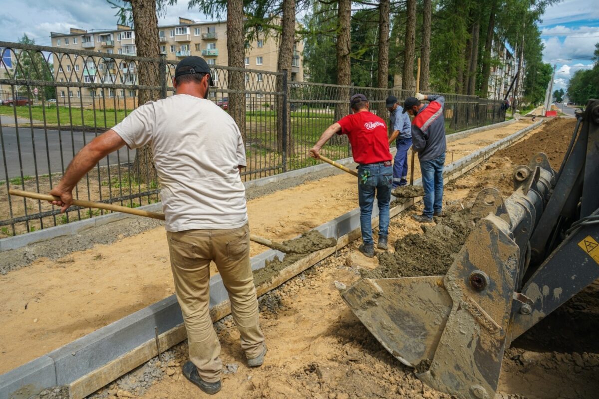 В Лихославле Тверской области полным ходом идут дорожные работы В Лихославле Тверской области полным ходом идут дорожные работы