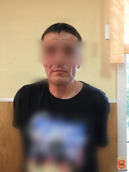 В Твери задержали мужчину с крупной партией наркотиков В Твери задержали мужчину с крупной партией наркотиков