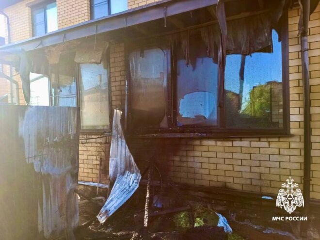 Под Тверью потушили пожар в таунхаусе