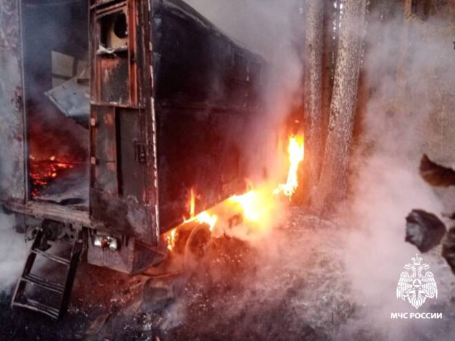 В Тверской области потушили загоревшийся «ЗИЛ» В Тверской области потушили загоревшийся «ЗИЛ»