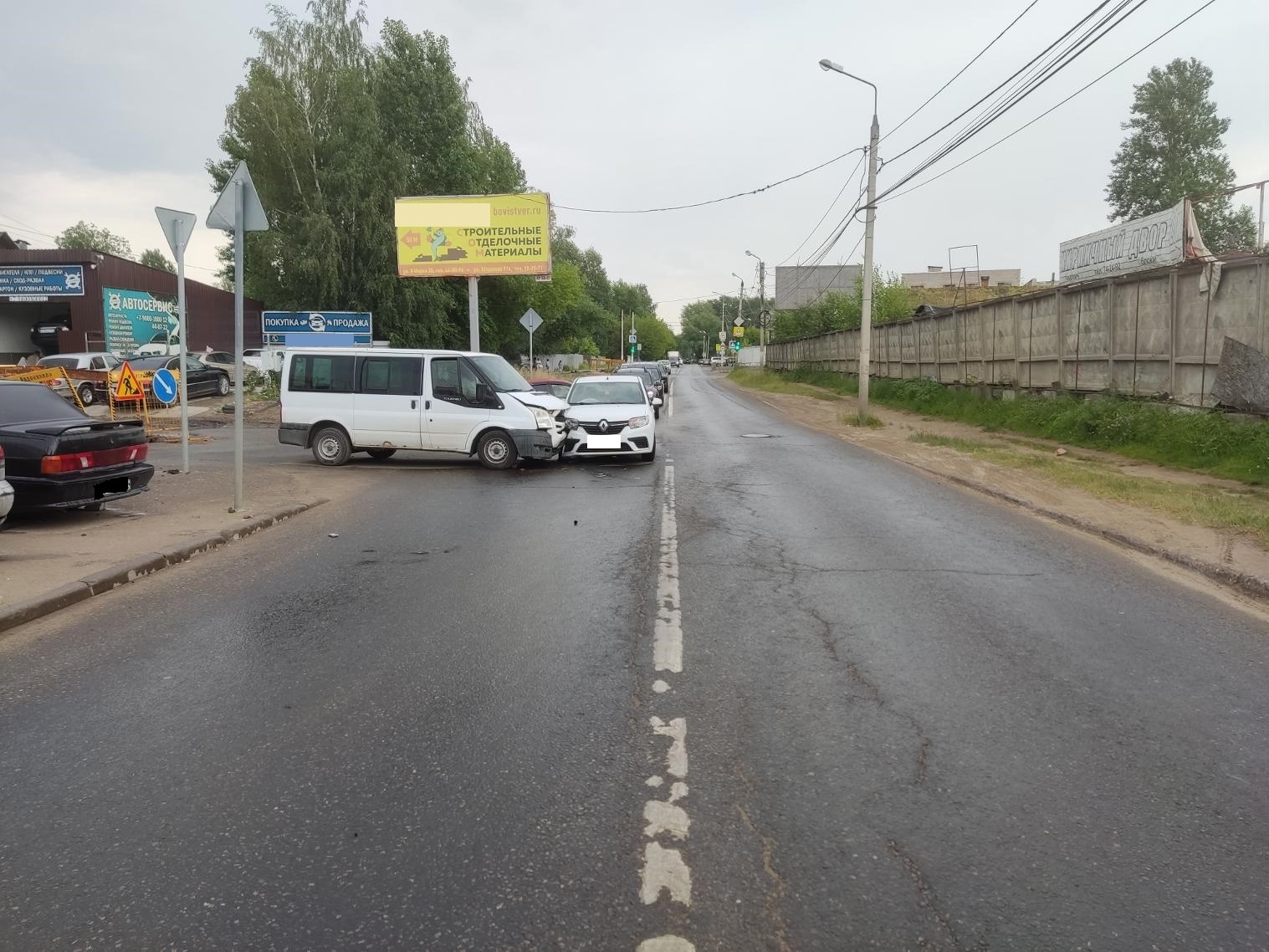 В Твери в ДТП пострадал водитель иномарки В Твери в ДТП пострадал водитель иномарки