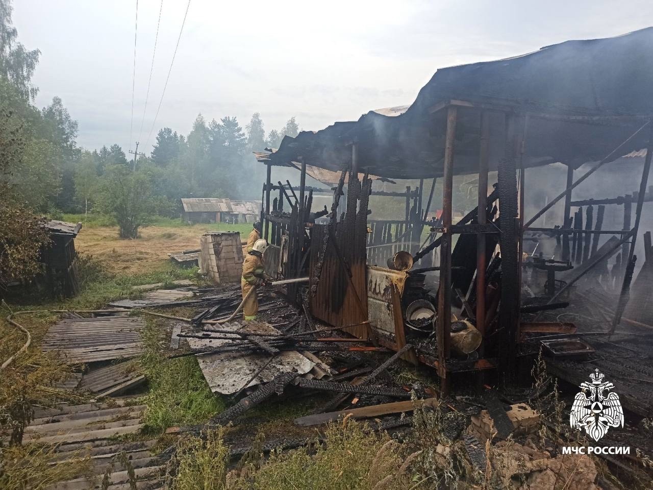 В поселке Тверской области сгорел гараж В поселке Тверской области сгорел гараж