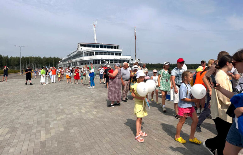 В новый порт "Завидово" прибыл круизный лайнер
