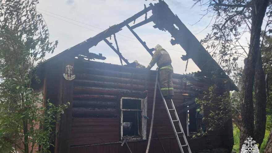 В Тверской области оперативно потушили пожар в нежилом доме