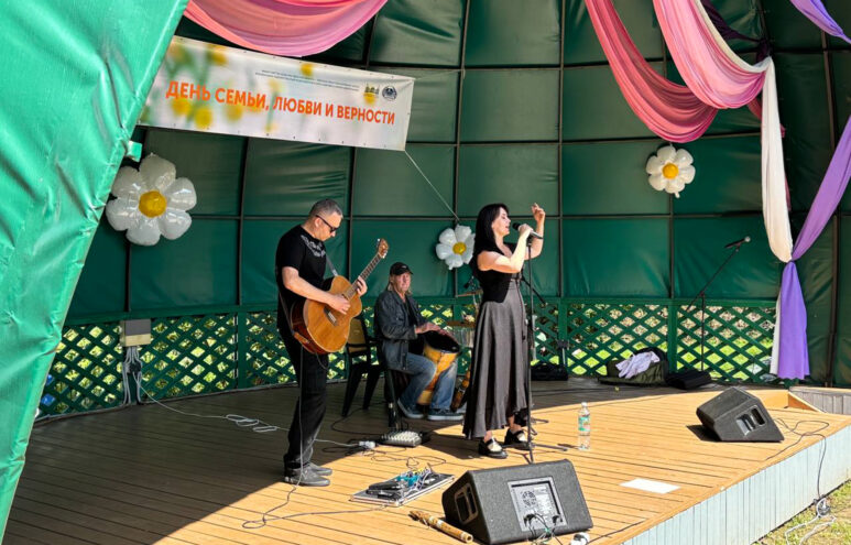В Тверской области прошел «Семейный праздник в Домотканово» В Тверской области прошел «Семейный праздник в Домотканово»