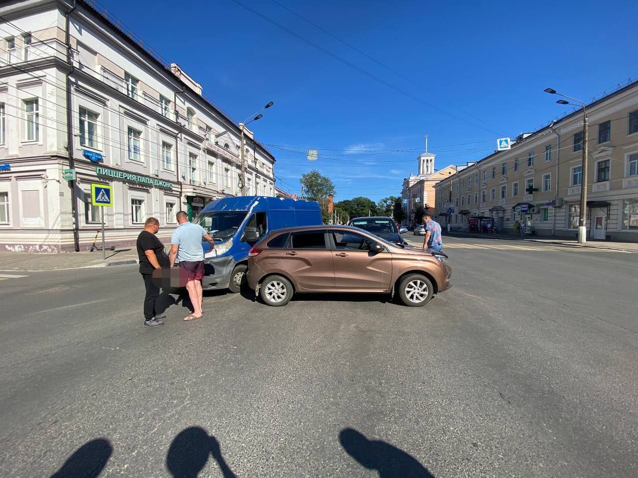 В Твери из-за ошибки водителя пострадал юный пассажир В Твери из-за ошибки водителя пострадал юный пассажир