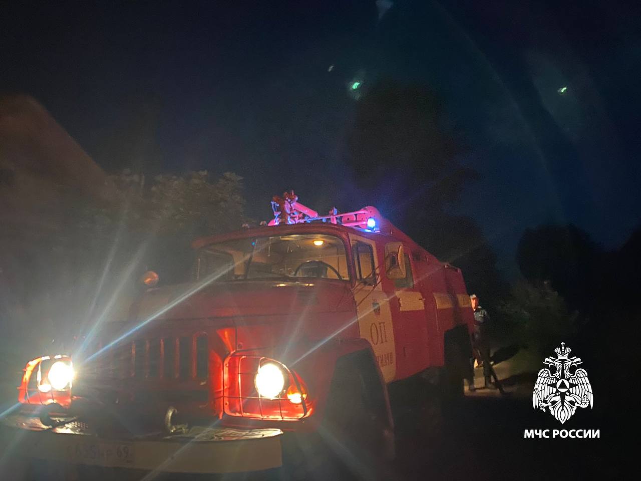 В Тверской области в горящем доме нашли тело мужчины