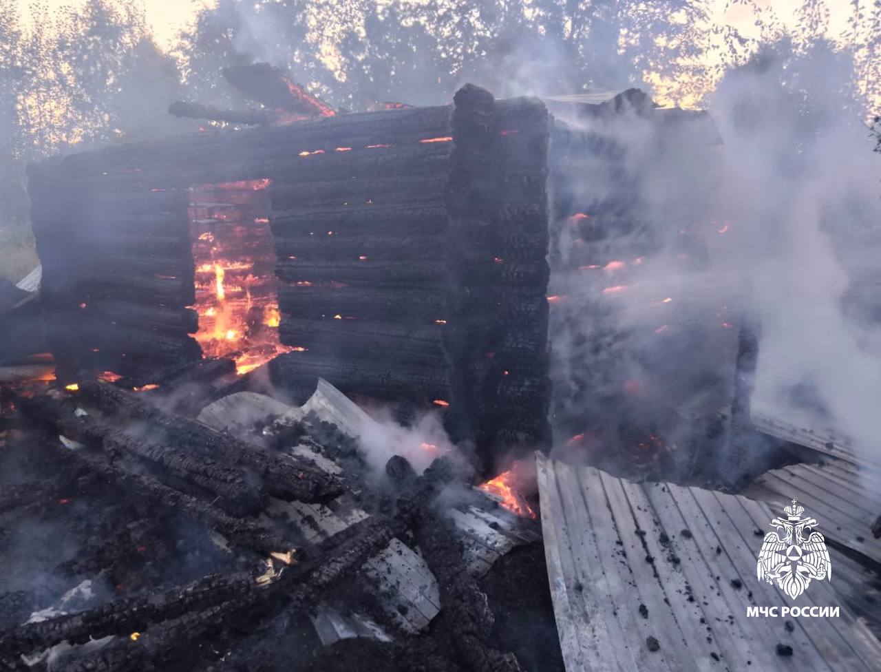 В Тверской области пожар уничтожил баню В Тверской области пожар уничтожил баню