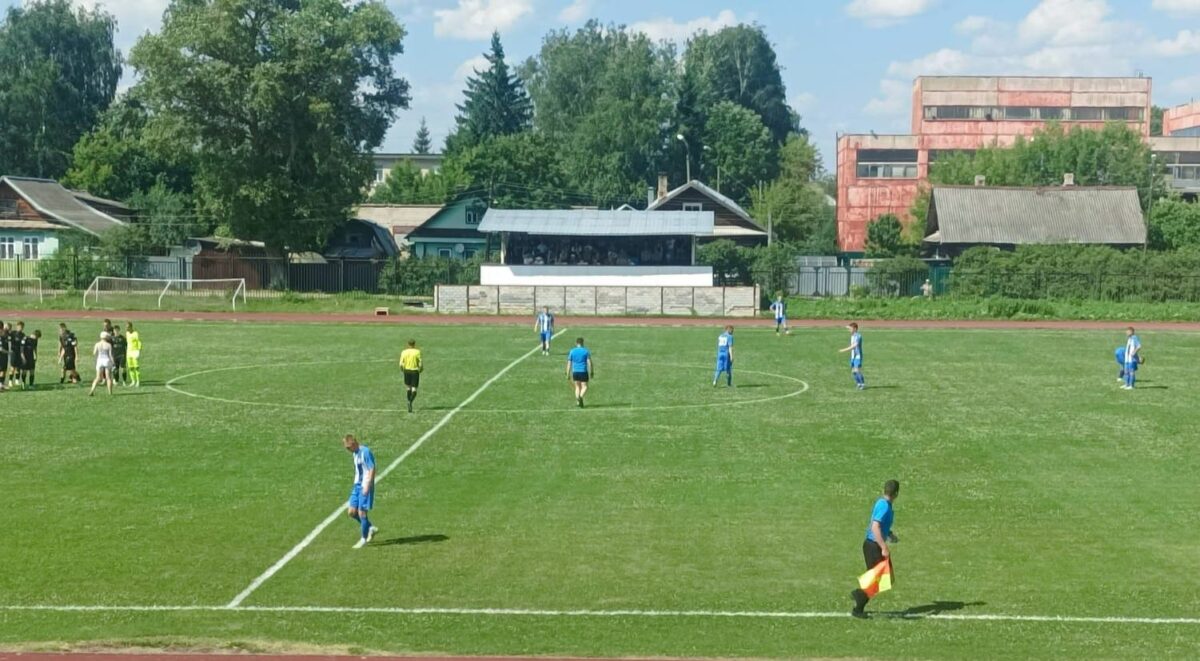 В Вышнем Волочке футболисты сражаются за награды чемпионата Тверской области В Вышнем Волочке футболисты сражаются за награды чемпионата Тверской области