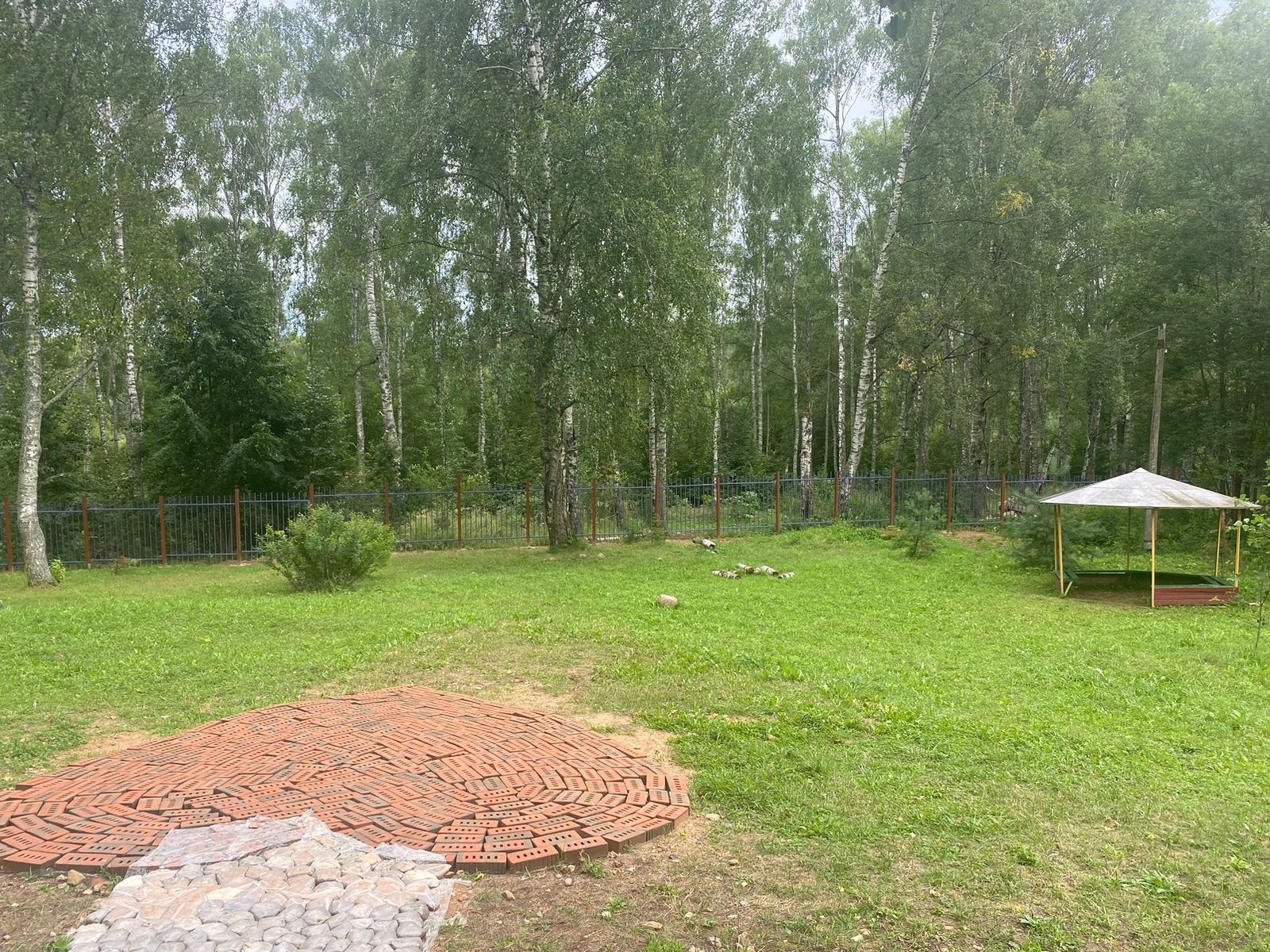 В Ржевском округе подросток повредил палец в бетономешалке В Ржевском округе подросток повредил палец в бетономешалке