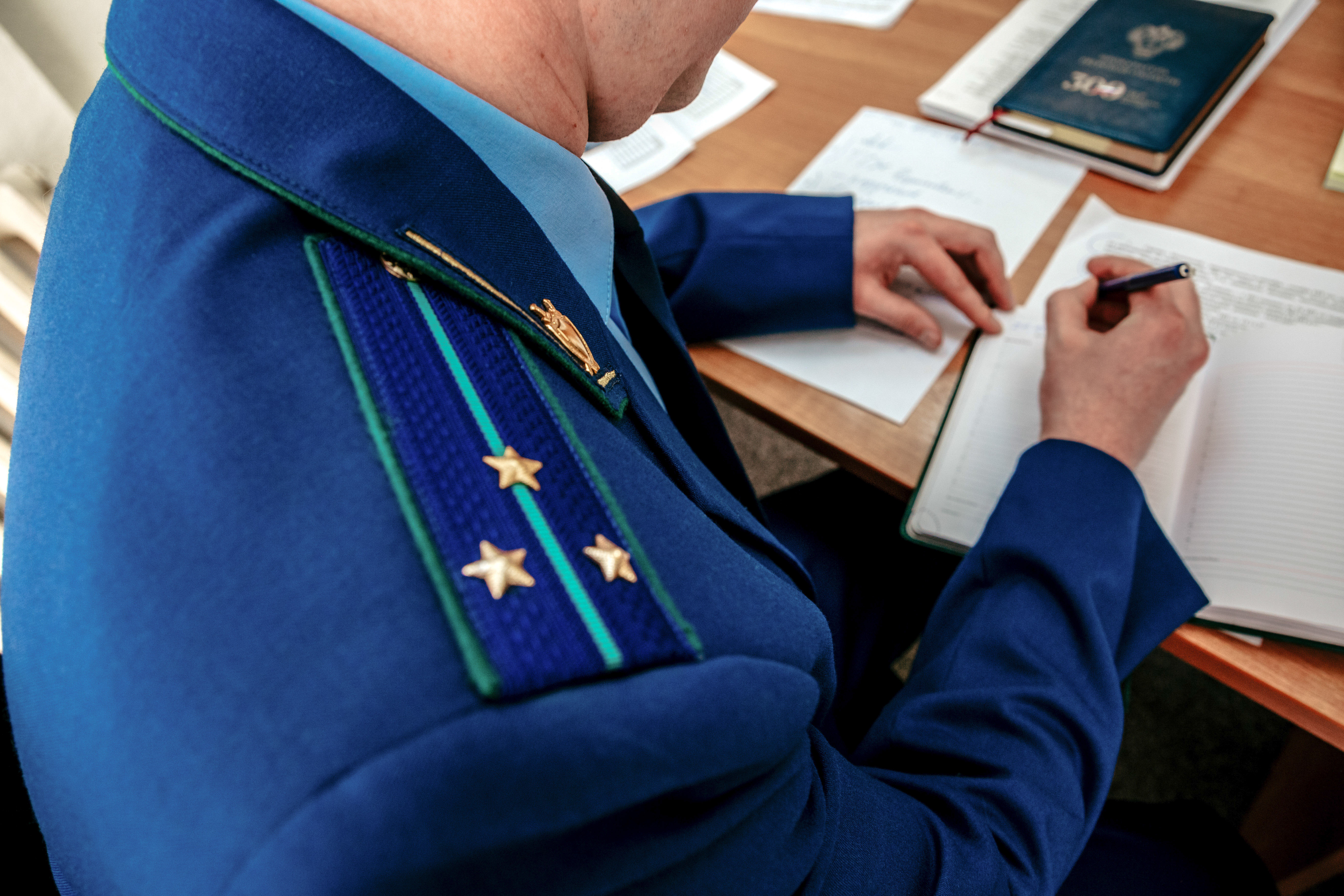 Жителя Тверской области наказали за оскорбление соседки на улице Жителя Тверской области наказали за оскорбление соседки на улице