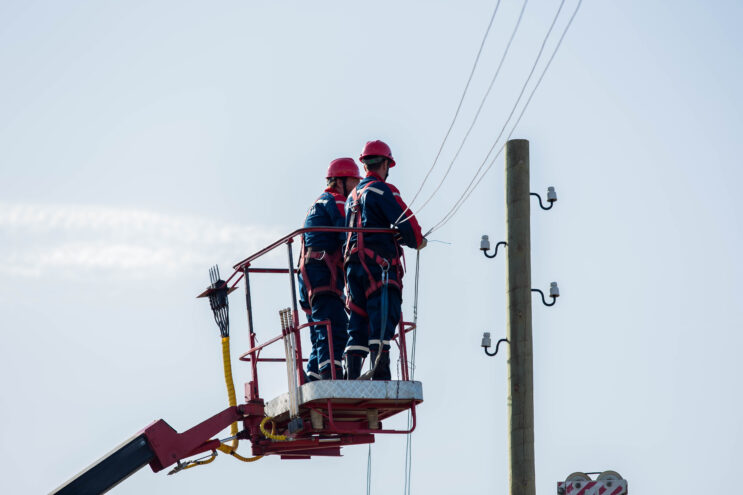 В Торопецком округе проводятся работы по восстановлению электроснабжения В Торопецком округе проводятся работы по восстановлению электроснабжения