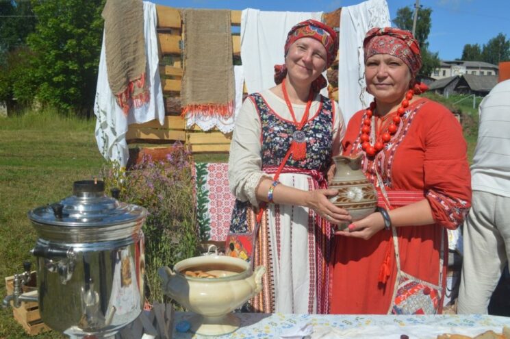 В Бологовском округе состоялся народный праздник «Иван-чай – сердце согревай!»