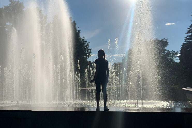 Эксперт объяснил, почему купаться в фонтанах опасно
