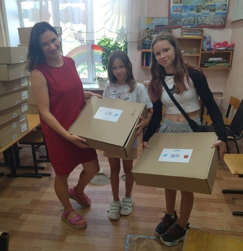 В Бологовском районе стартовала выдача комплектов бесплатной школьной формы В Бологовском районе стартовала выдача комплектов бесплатной школьной формы