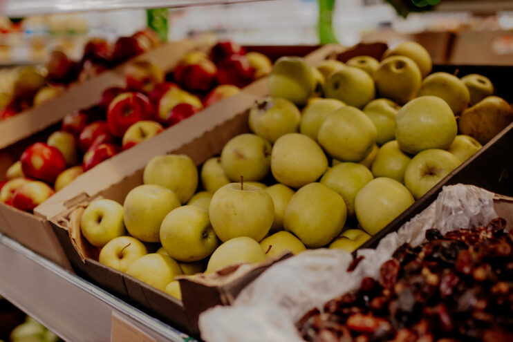 Жителям Тверской области рассказали, как выбрать безопасные сезонные фрукты и овощи