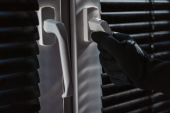 Житель Тверской области украл инструменты и продукты на 50 тысяч рублей