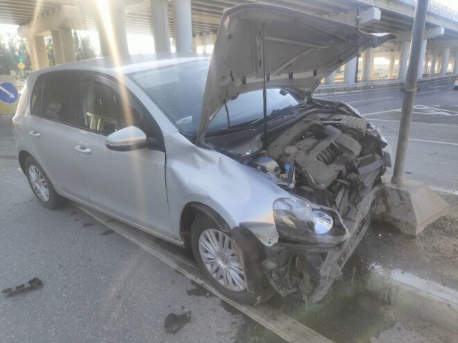 В Твери произошло ДТП под эстакадой В Твери произошло ДТП под эстакадой