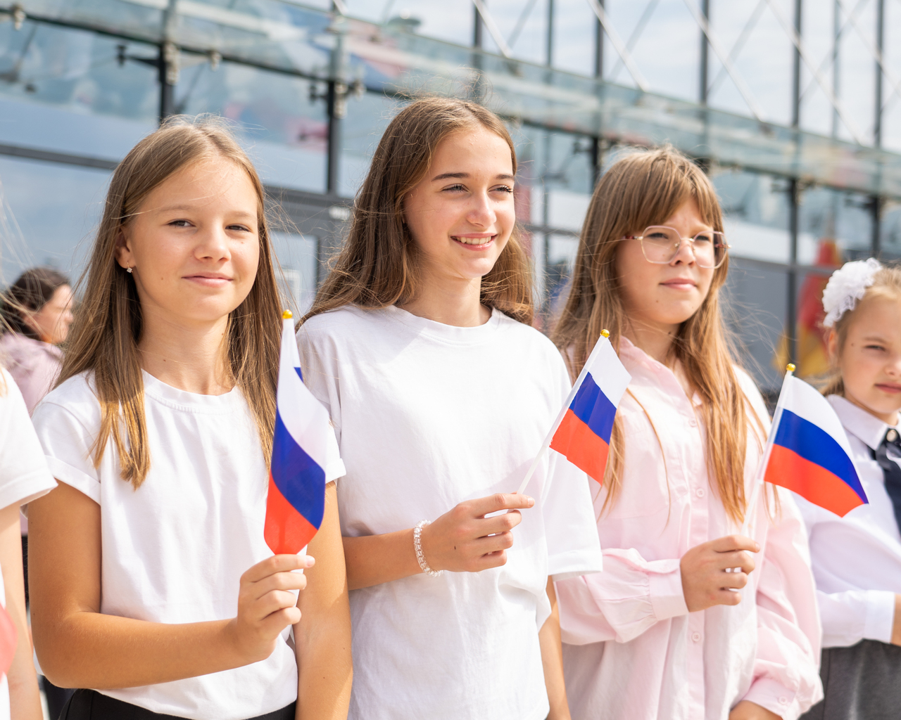 В Тверской области прошел флешмоб в честь Дня Государственного флага РФ В Тверской области прошел флешмоб в честь Дня Государственного флага РФ