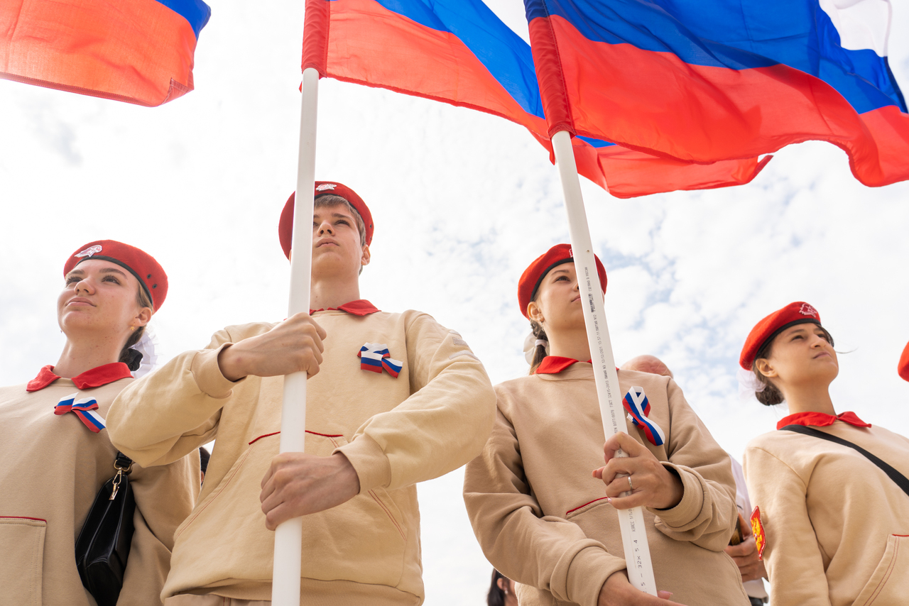 В Тверской области прошел флешмоб в честь Дня Государственного флага РФ В Тверской области прошел флешмоб в честь Дня Государственного флага РФ