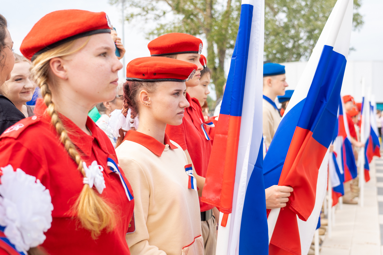 В Тверской области прошел флешмоб в честь Дня Государственного флага РФ В Тверской области прошел флешмоб в честь Дня Государственного флага РФ