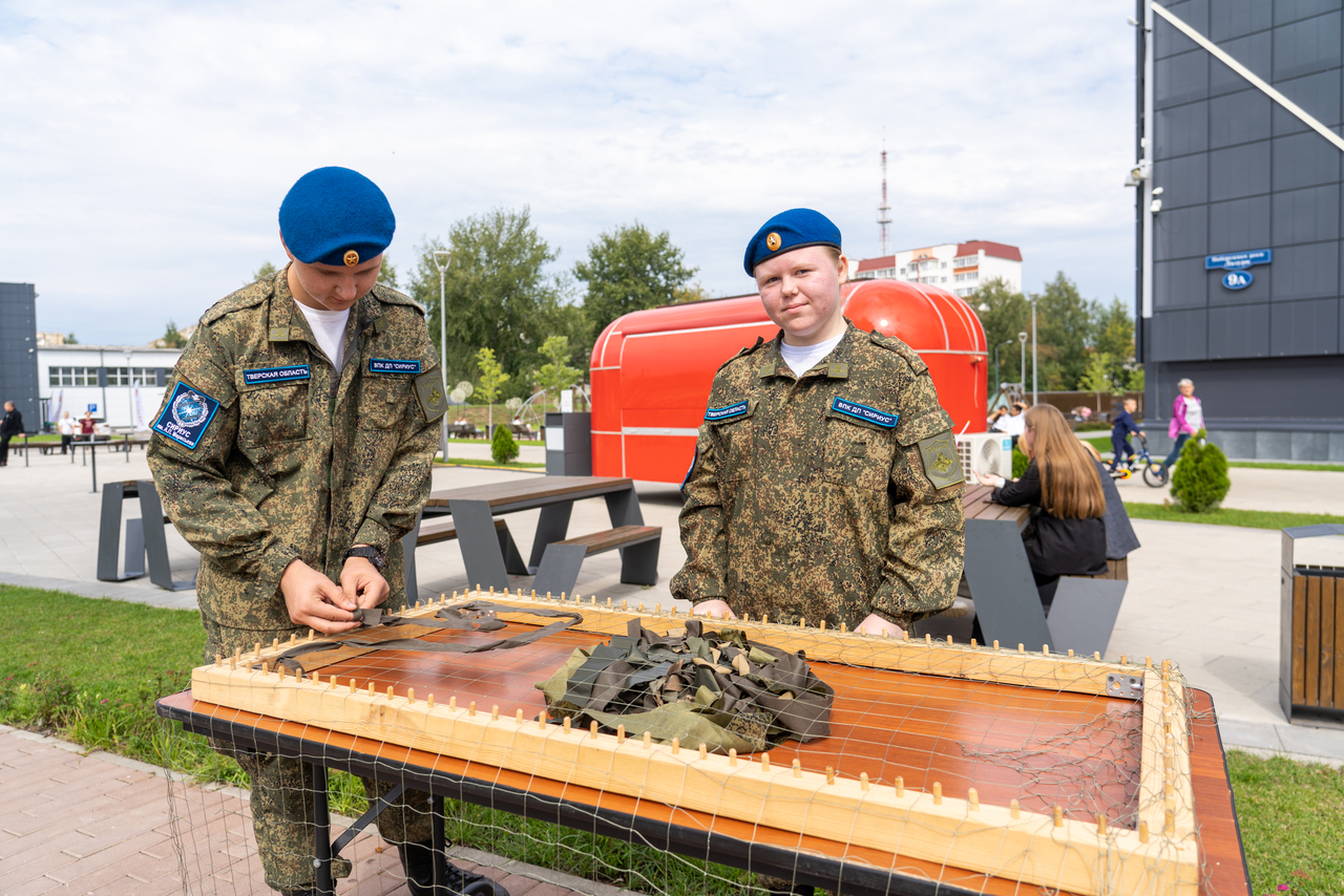 В Тверской области прошел флешмоб в честь Дня Государственного флага РФ В Тверской области прошел флешмоб в честь Дня Государственного флага РФ
