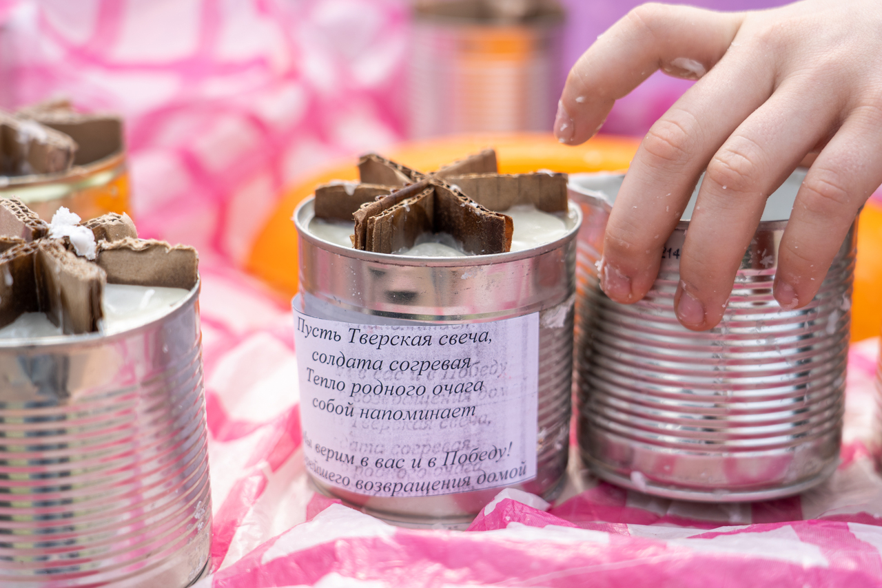 В Тверской области прошел флешмоб в честь Дня Государственного флага РФ В Тверской области прошел флешмоб в честь Дня Государственного флага РФ