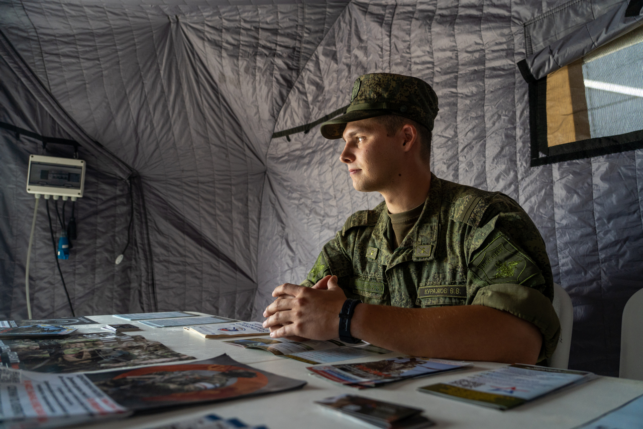 В Тверской области прошел флешмоб в честь Дня Государственного флага РФ В Тверской области прошел флешмоб в честь Дня Государственного флага РФ
