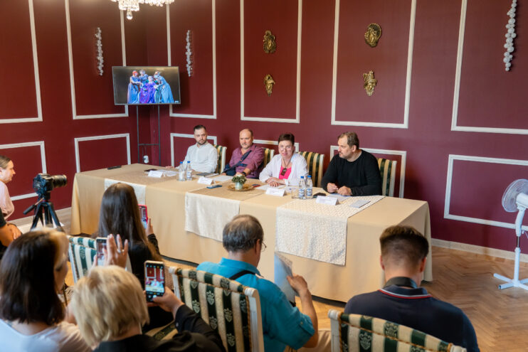 «Благодаря конфликту возможен рост»: В театре драмы прошла пресс-конференция в преддверии 279-го сезона