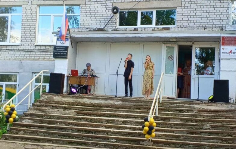 В Вышневолоцком округе отметили праздник с мороженым от главы В Вышневолоцком округе отметили праздник с мороженым от Главы