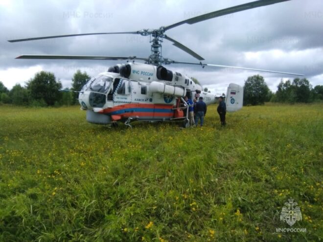 Вертолет МЧС доставил пациента в Тверь для неотложной помощи Вертолет МЧС доставил пациента в Тверь для неотложной помощи