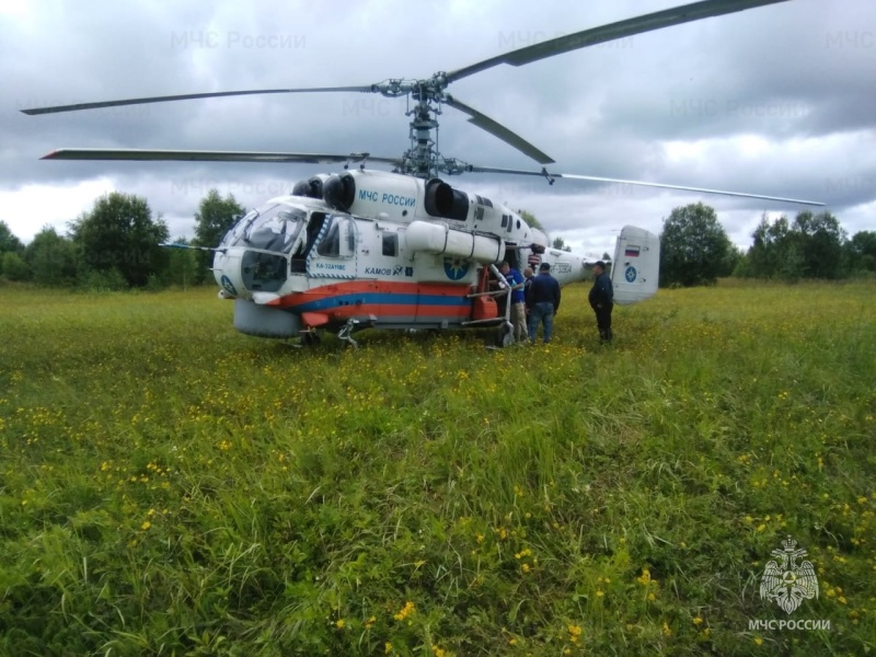 Вертолет МЧС доставил пациента в Тверь для неотложной помощи Вертолет МЧС доставил пациента в Тверь для неотложной помощи