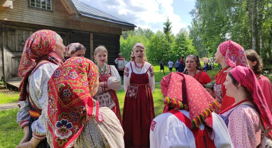 Жительниц Твери приглашают на женское фольклорное пение Жительниц Твери приглашают на женское фольклорное пение