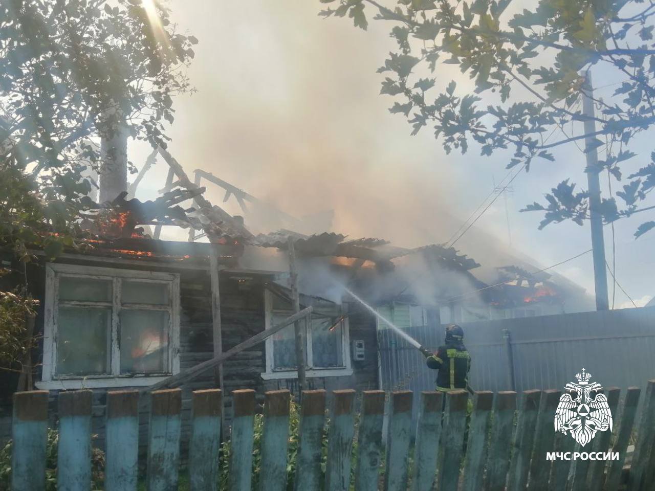 В Удомле потушили пожар в жилом доме