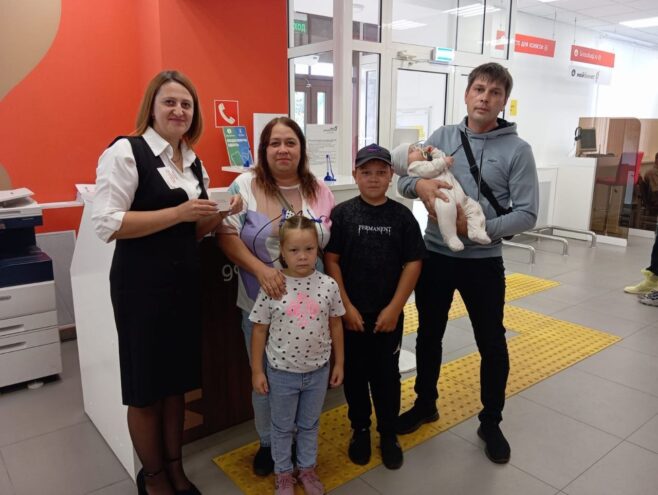 В МФЦ Тверской области многодетным семьям выдают удостоверения нового образца В МФЦ Тверской области многодетным семьям выдают удостоверения нового образца