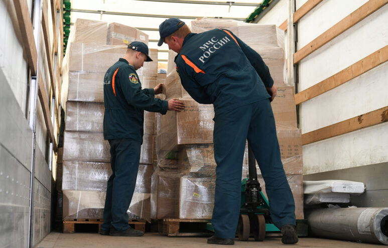 Школьная форма, учебники и наборы для первоклассников: в Бердянск направлен гуманитарный груз от Тверской области