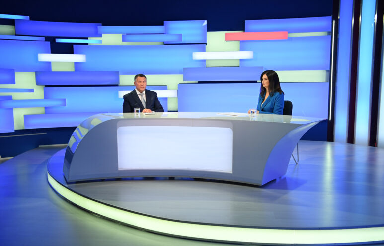 Готовность школ, семьи из Курска и туристический сезон: О чем рассказал в прямом эфире Игорь Руденя