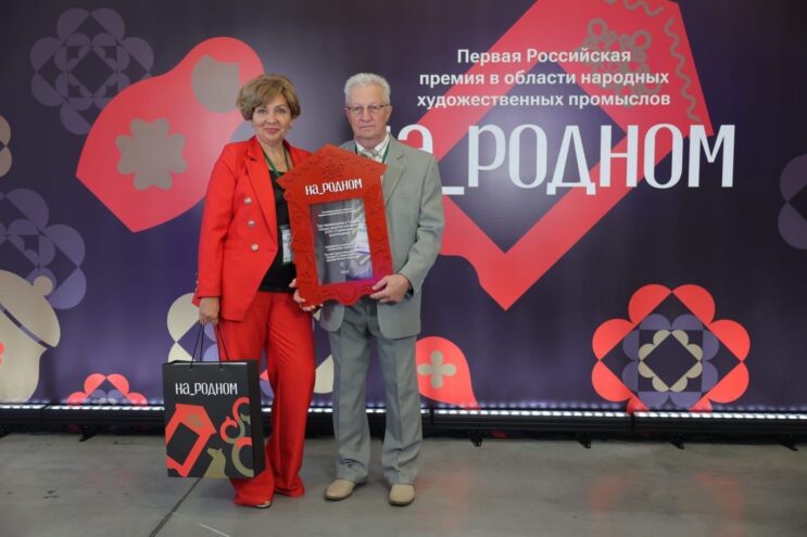 "Торжокские золотошвеи" обошли хохлому на первой премии народных художественных промыслов "Торжокские золотошвеи" обошли хохлому на первой премии народных художественных промыслов