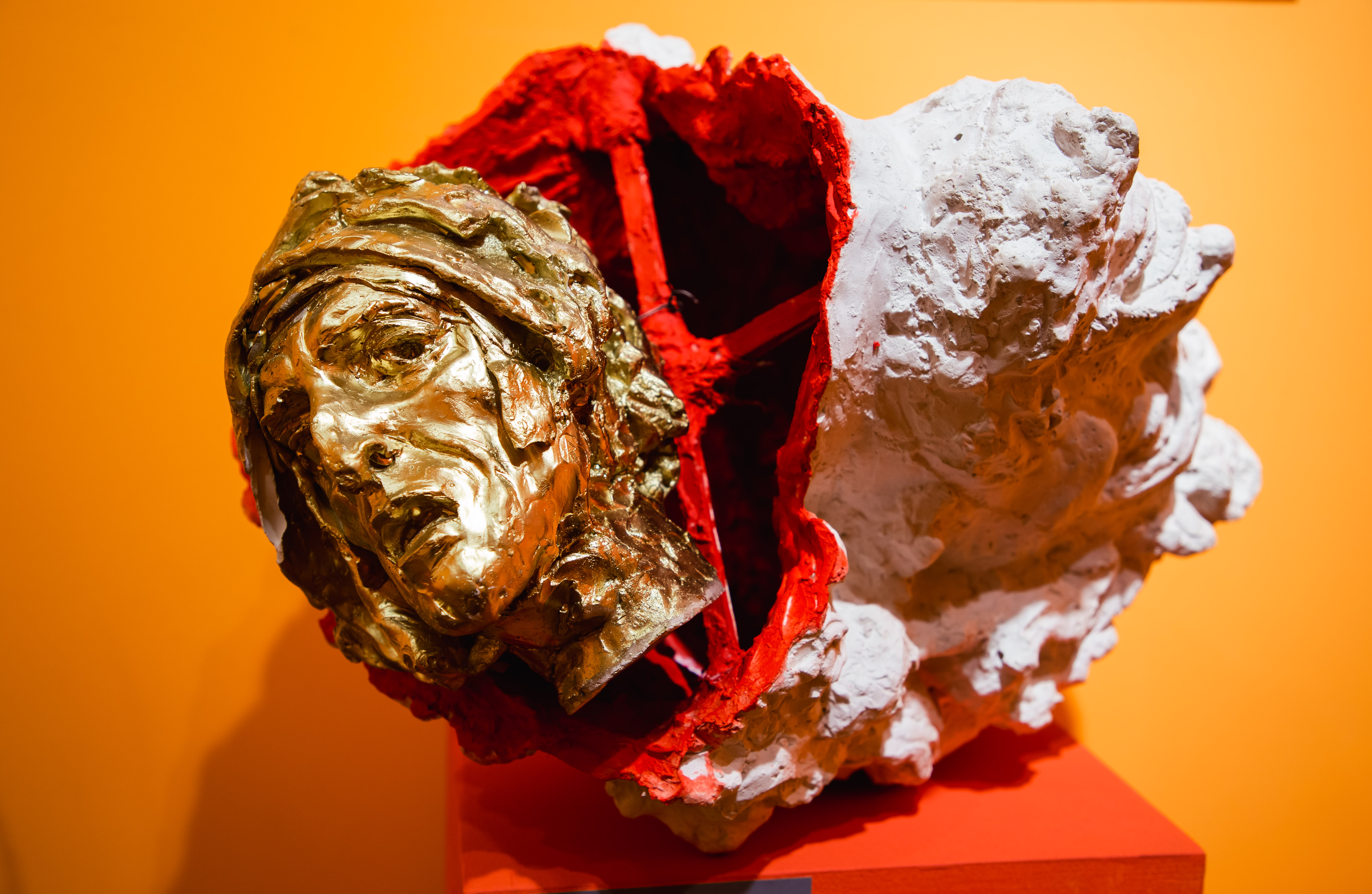 «Созвездие Ориона»: В Тверской картинной галерее открылась выставка московского скульптора Алексея Благовестнова