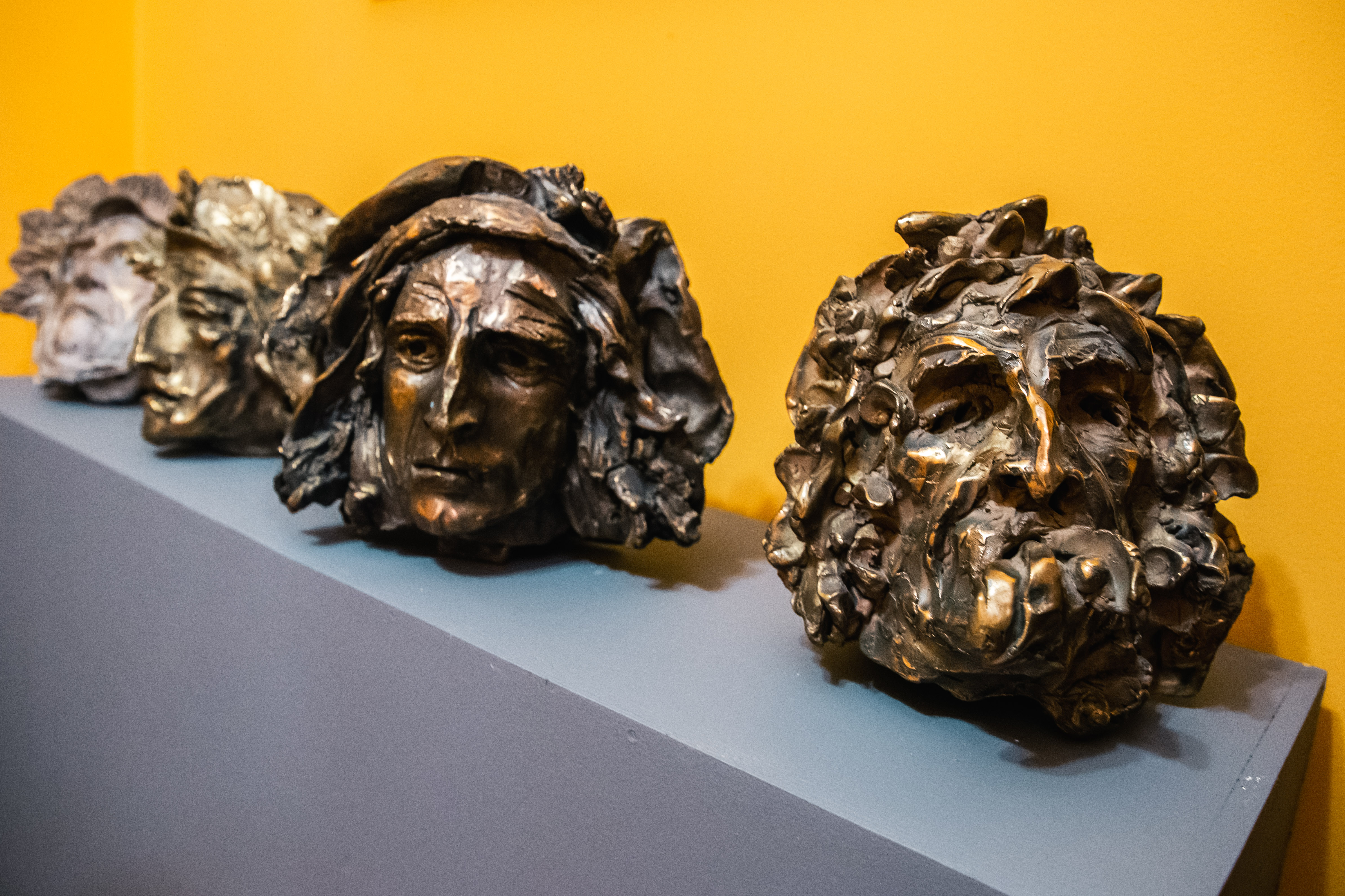 «Созвездие Ориона»: В Тверской картинной галерее открылась выставка московского скульптора Алексея Благовестнова