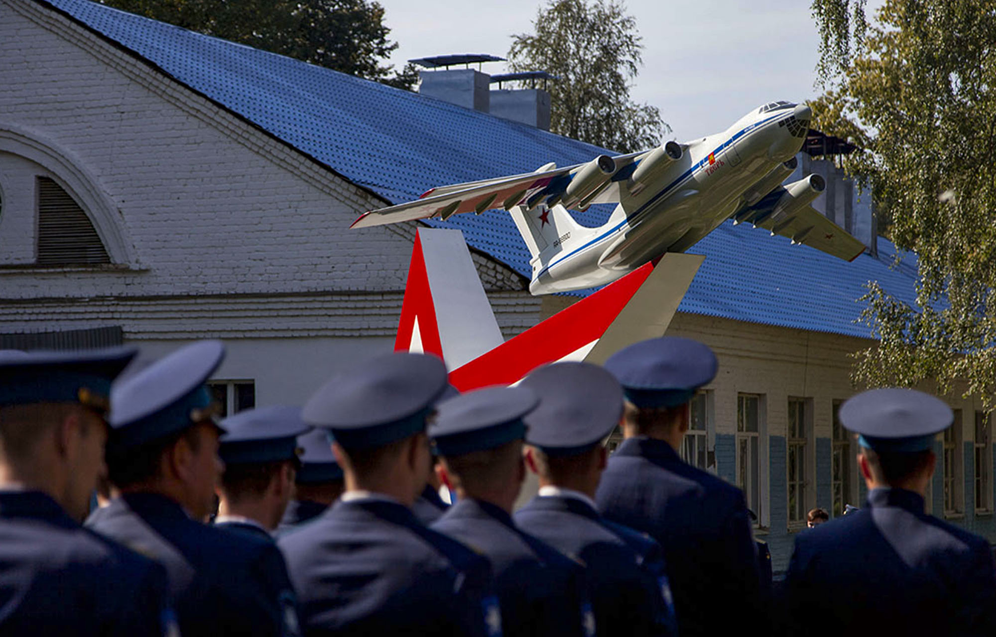 Военнослужащие 12 гвардейской военно-транспортной авиационной Минской дивизии удостоены наград губернатора Тверской области Военнослужащие 12 гвардейской военно-транспортной авиационной Минской дивизии удостоены наград губернатора Тверской области