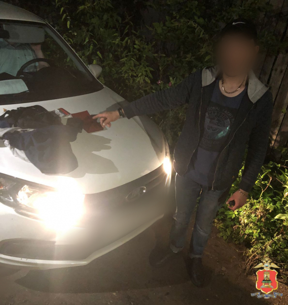 В Твери поймали подозреваемого в краже ценных вещей из машины В Твери поймали подозреваемого в краже ценных вещей из машины