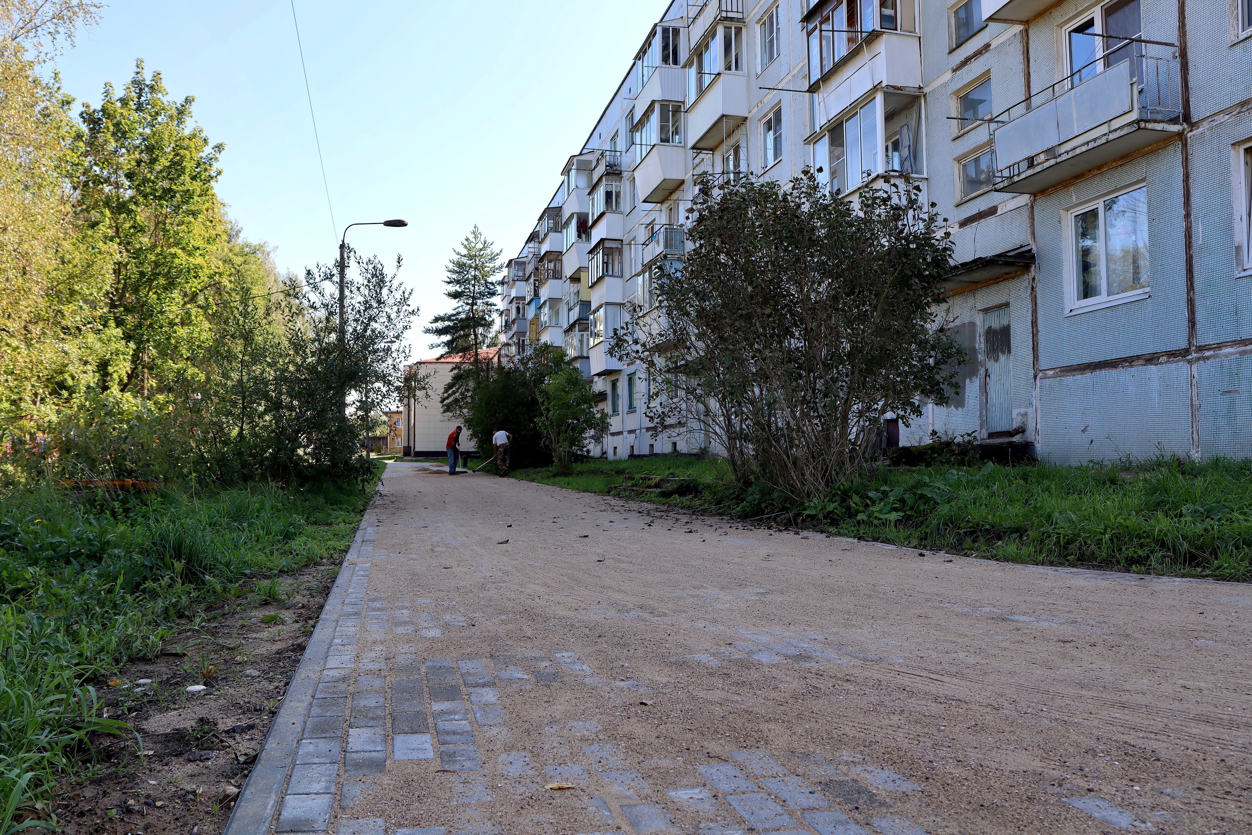 В Ржеве продолжаются работы по благоустройству общественных мест